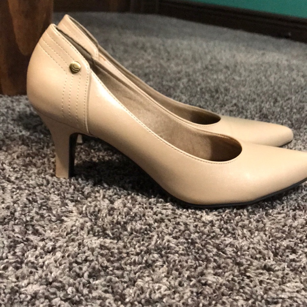 Heels - Picture 3 of 4